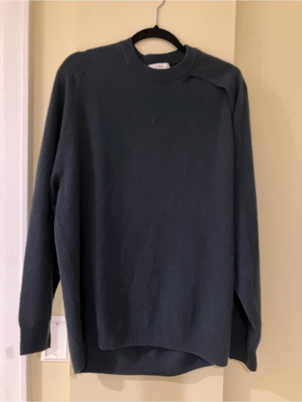 $625 Feather Weight Cashmere Cutout Sleeve Pullover In Dark Slate - Picture 9 of 10